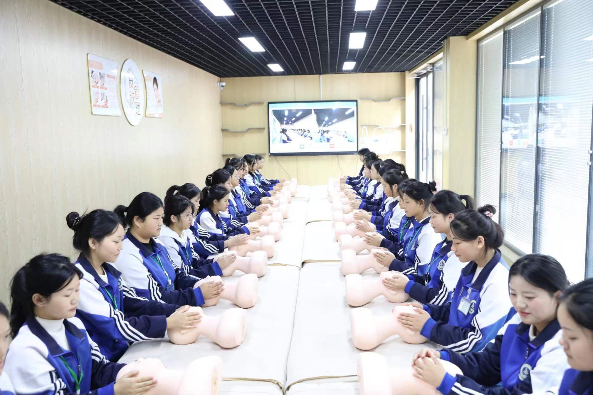 现代服务系实训室