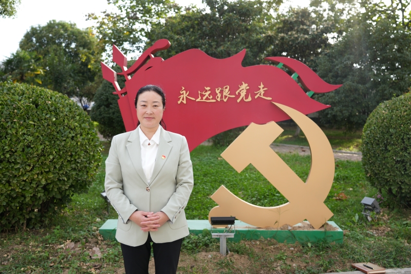 艺设支部王明丽.JPG