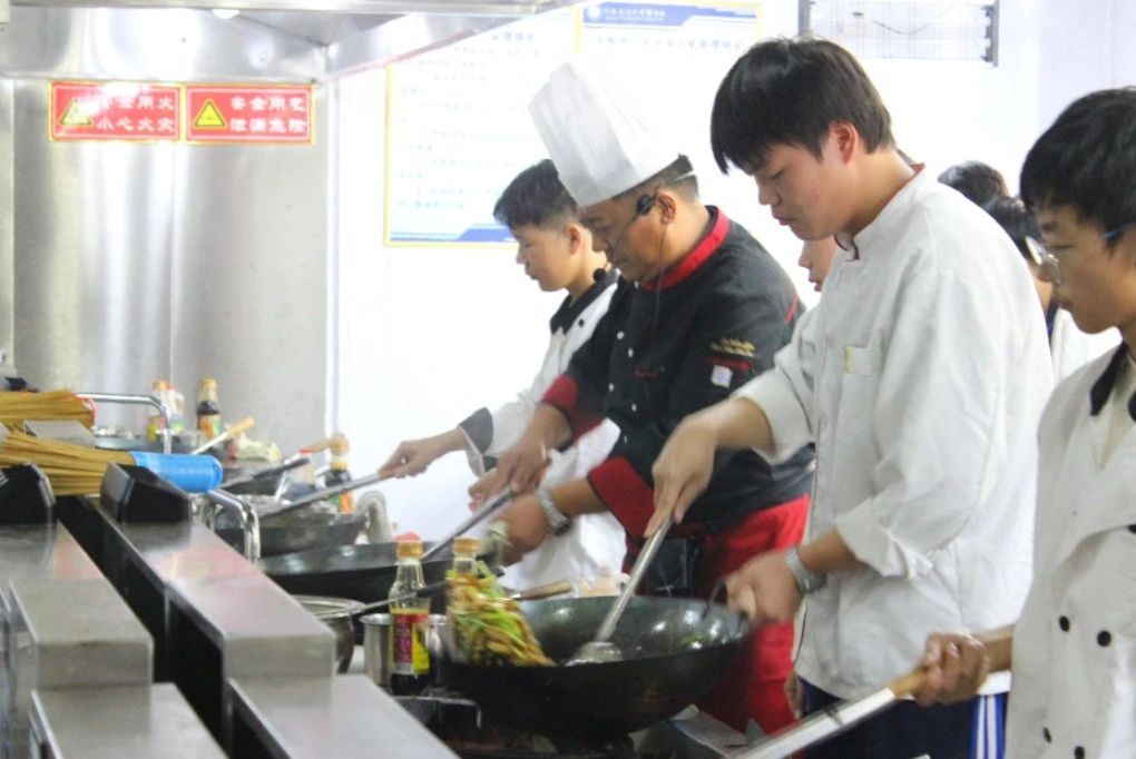 食品工程系中餐热菜实训课堂全景VR