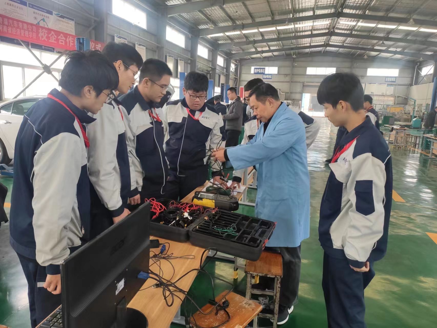 汽车工程系汽车实训车间西区全景VR