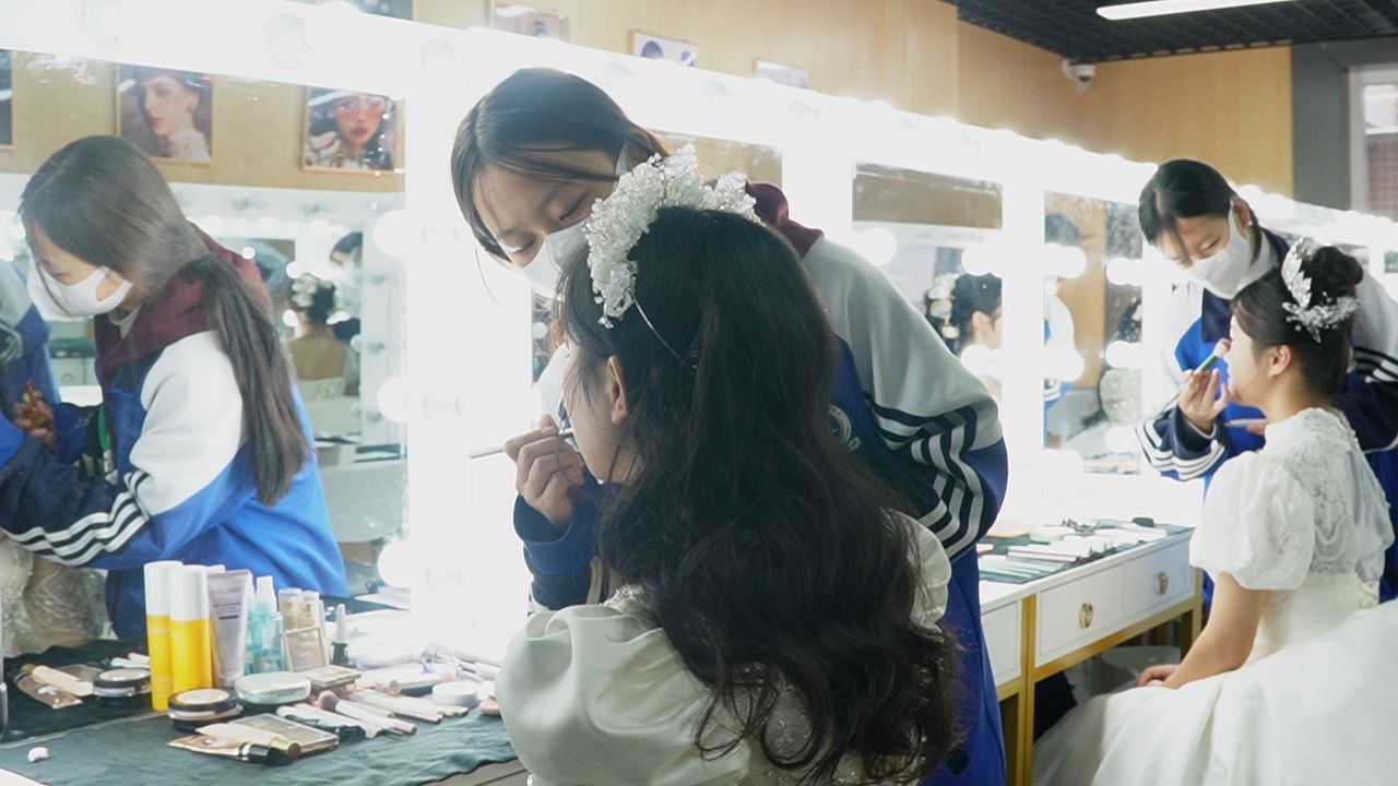 现代服务系美妆一号实训课堂全景VR