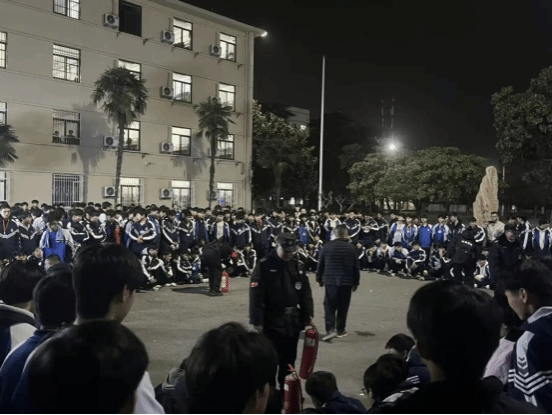 筑牢安全防线 护航校园平安——男生1号宿舍消防应急演练圆满举行
