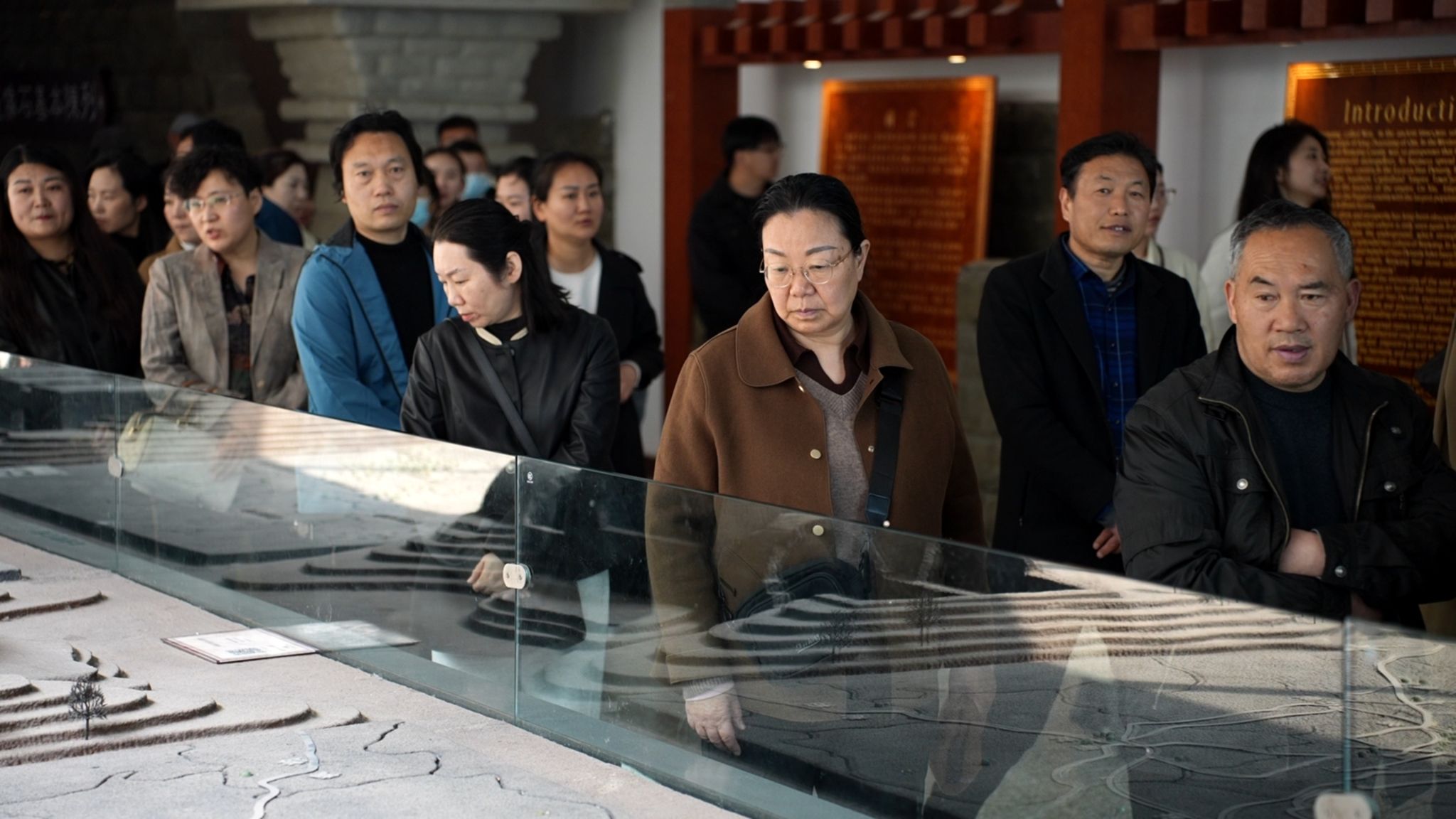 赏汉画瑰宝 强文化自信 担育人使命——我校组织公共基础课教师走进南阳市汉画馆开展研学活动