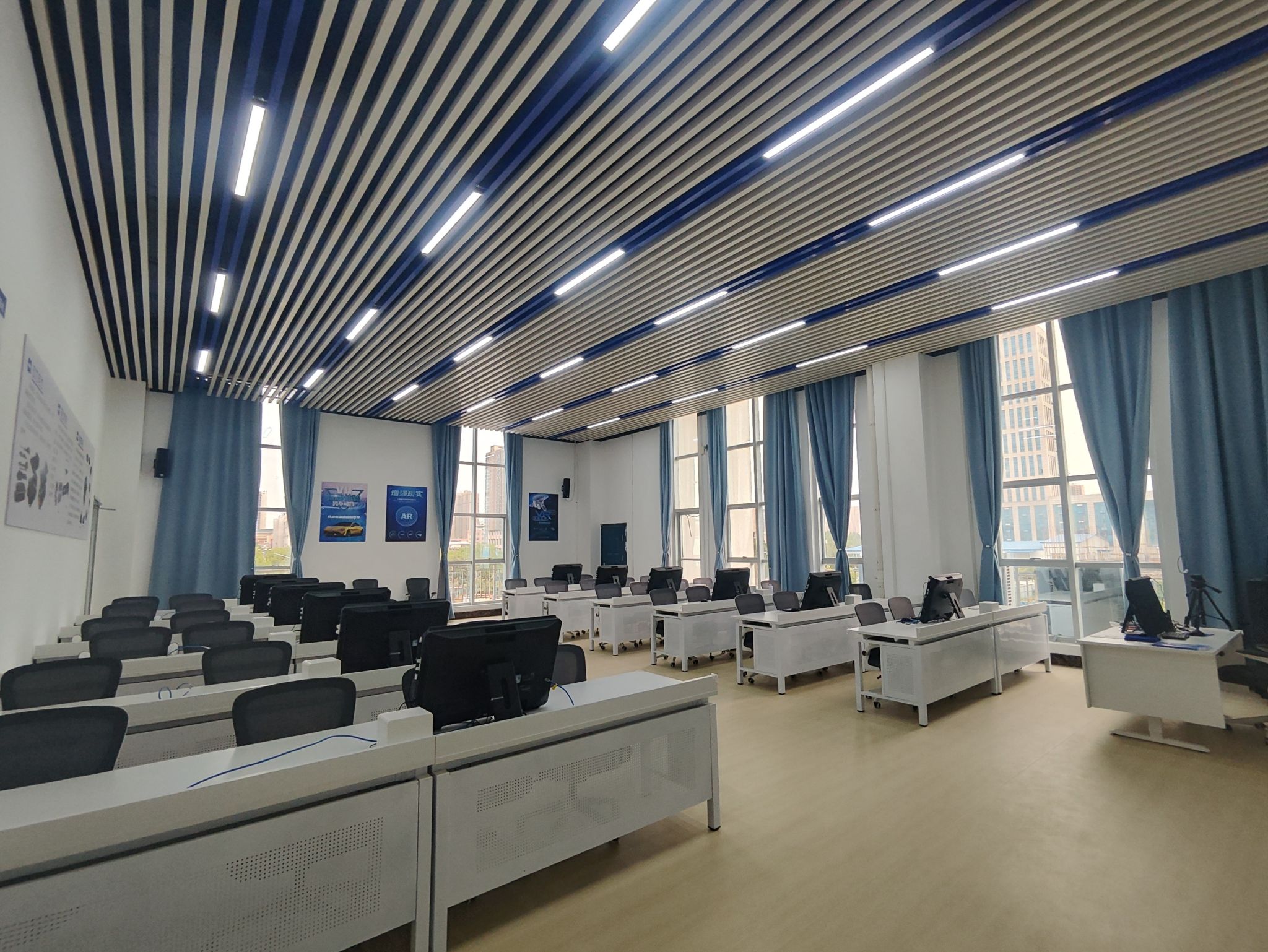 汽车工程系虚拟仿真实训室全景VR