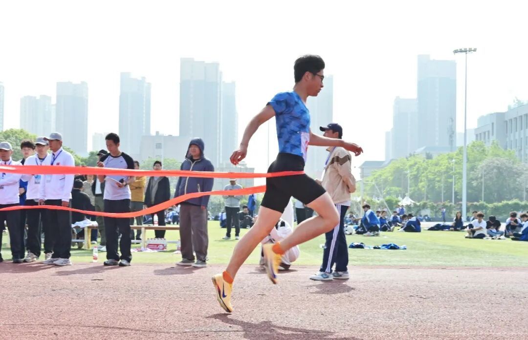 超燃！高光时刻直击-2026年春季田径运动会暨教职工趣味运动会