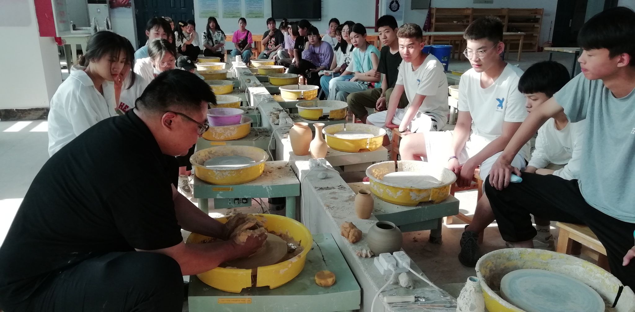 现代服务系陶艺实训课堂全景VR