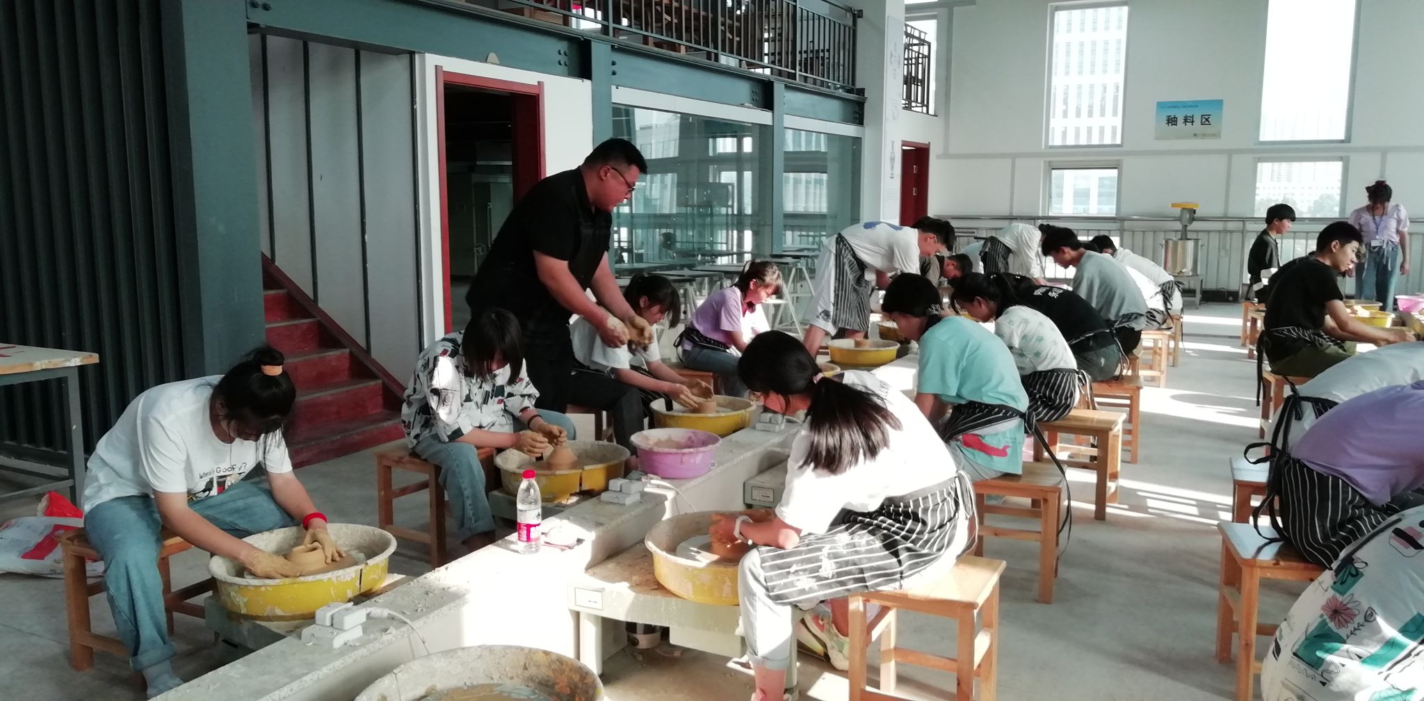 现代服务系陶艺实训室全景VR