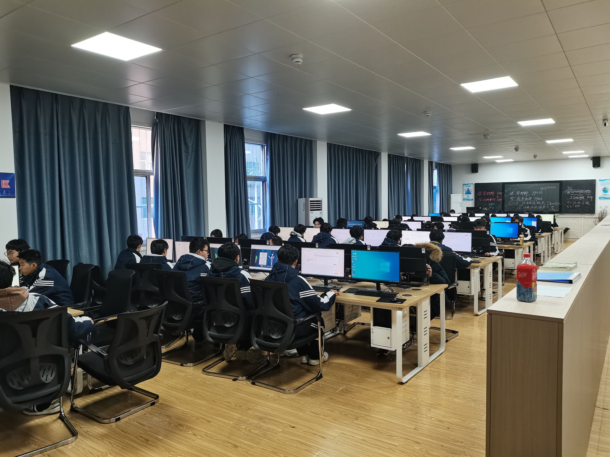 财会金融系专业机房实训课堂全景VR