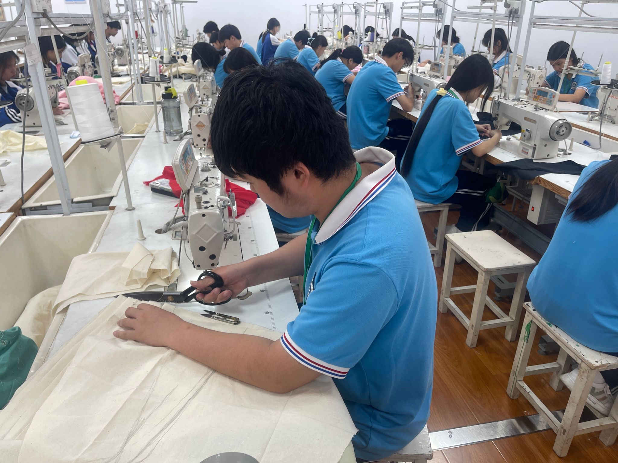 现代服务系服装设计实训课堂全景VR