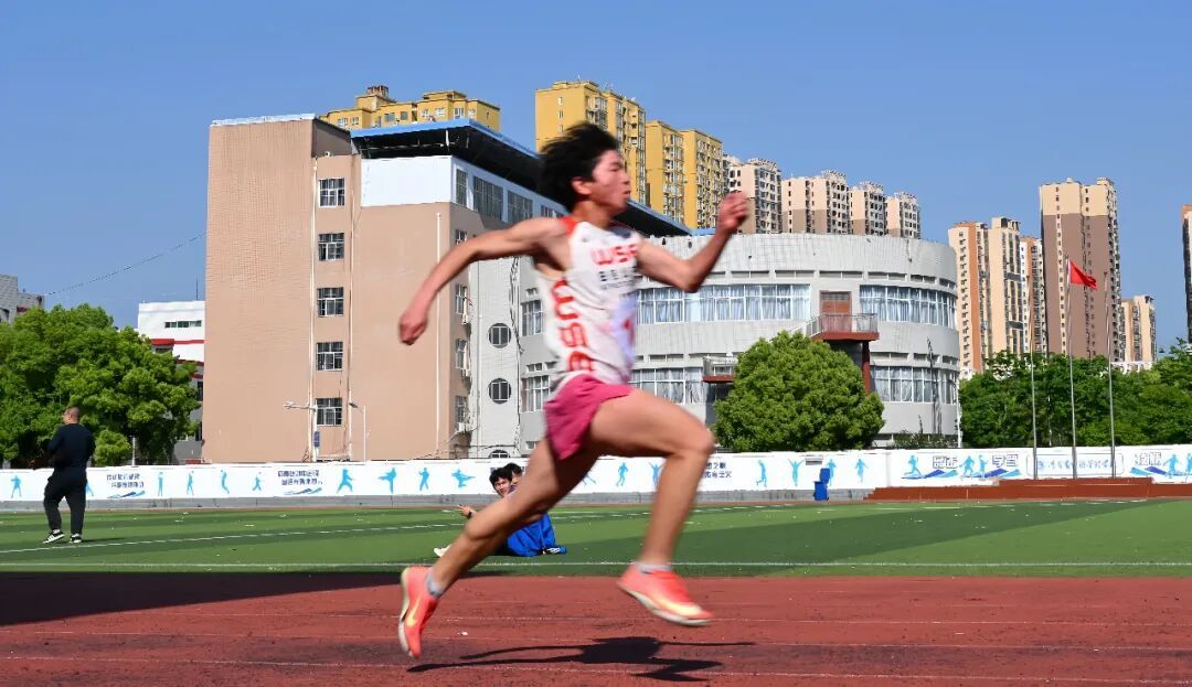 超燃！高光时刻直击-2026年春季田径运动会暨教职工趣味运动会