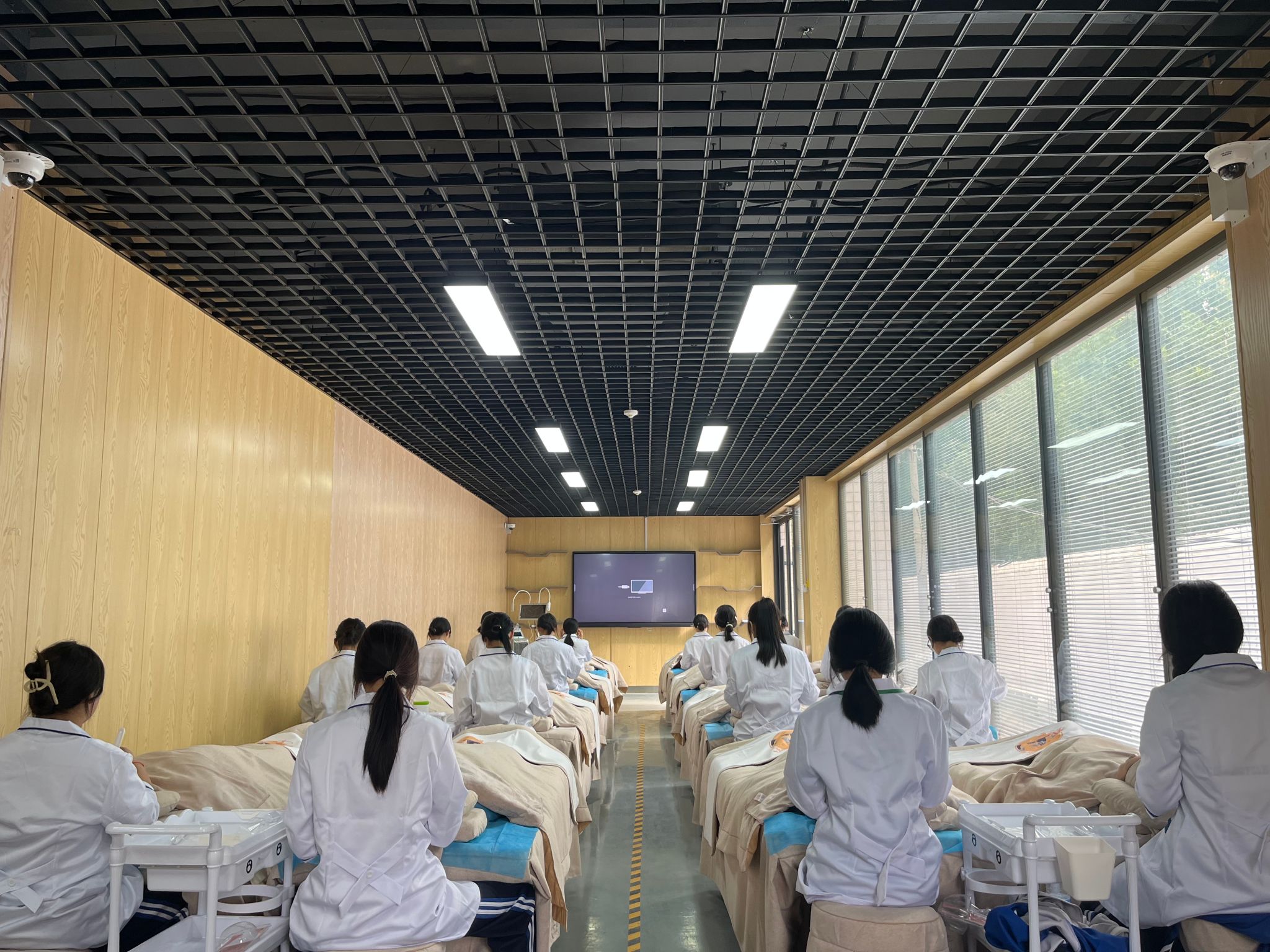 现代服务系美容美体一号实训室课堂全景VR