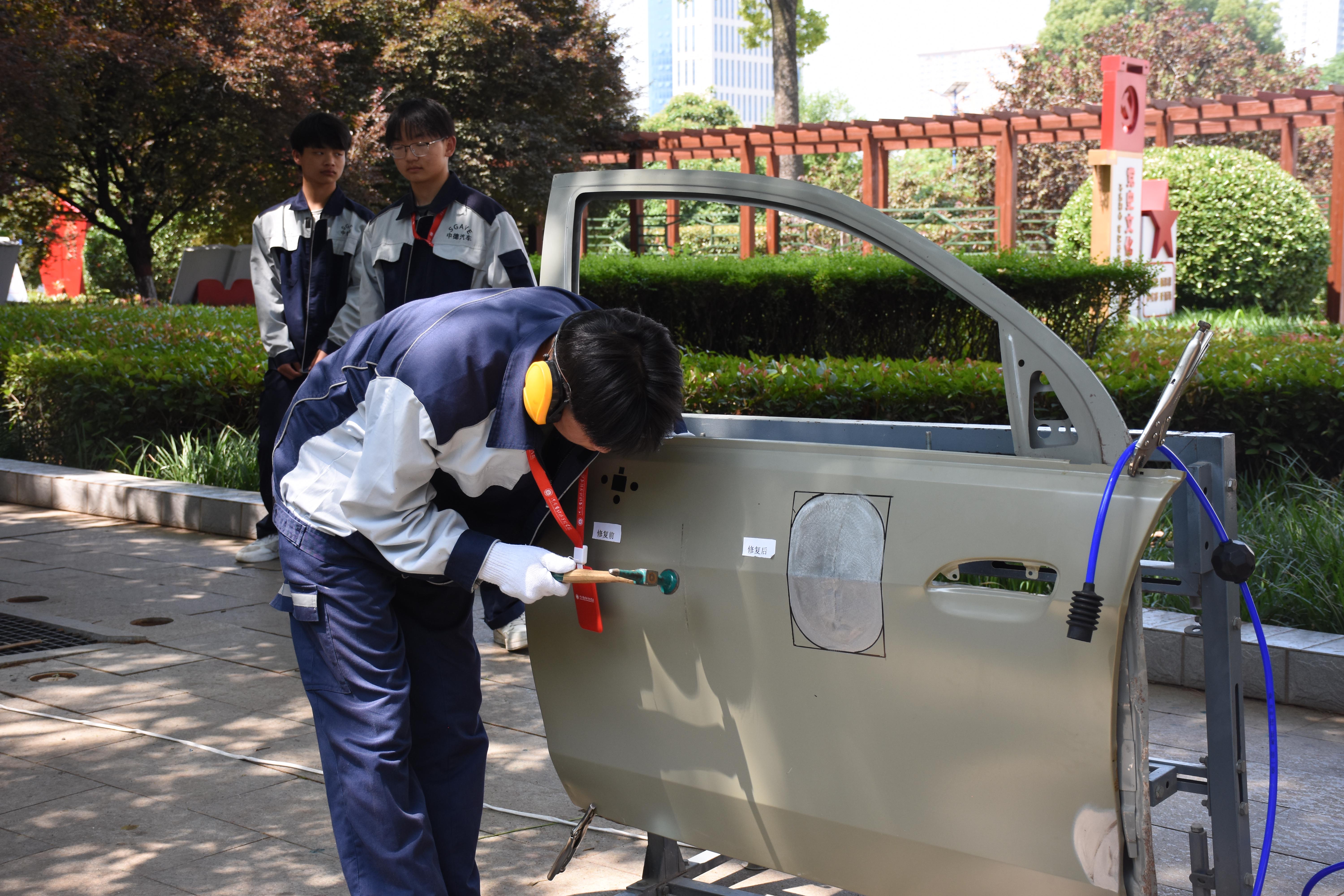 10事故门板修复.jpg 10事故门板修复.jpg