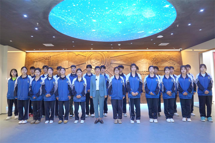 校史里的思政金课:河南省经济管理学校党委书记贺望琢带学生骨干沉浸式解码经管精神 校史里的思政金课:河南省经济管理学校党委书记贺望琢带学生骨干沉浸式解码经管精神