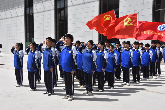 缅怀革命先烈 传承红色精神